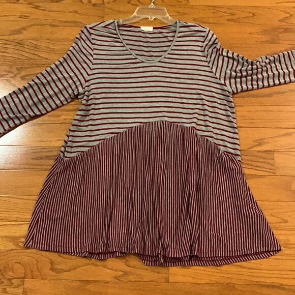 ODDY Size 2XL gray and red striped tunic.  Horizontal and vertical stripes - Picture 5 of 7